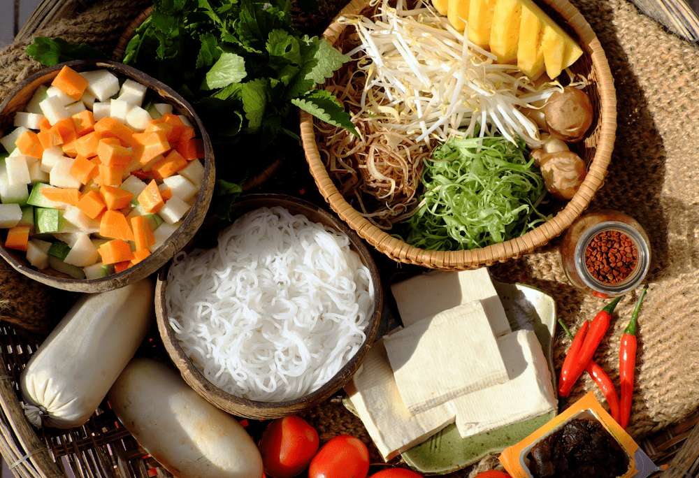 Vegan Bun Rieu with sweet and clear broth, fragrant and fatty crab and mushroom soup, with a unique flavor (Source: Canva)
